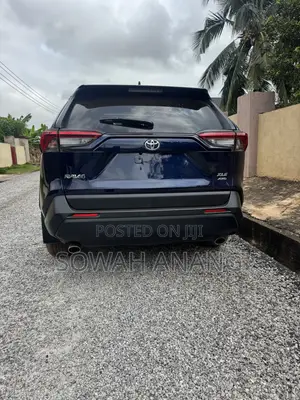 Toyota RAV4 2020 Blue