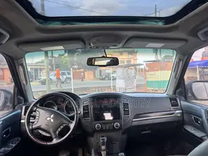 Mitsubishi Pajero 2012 Gray
