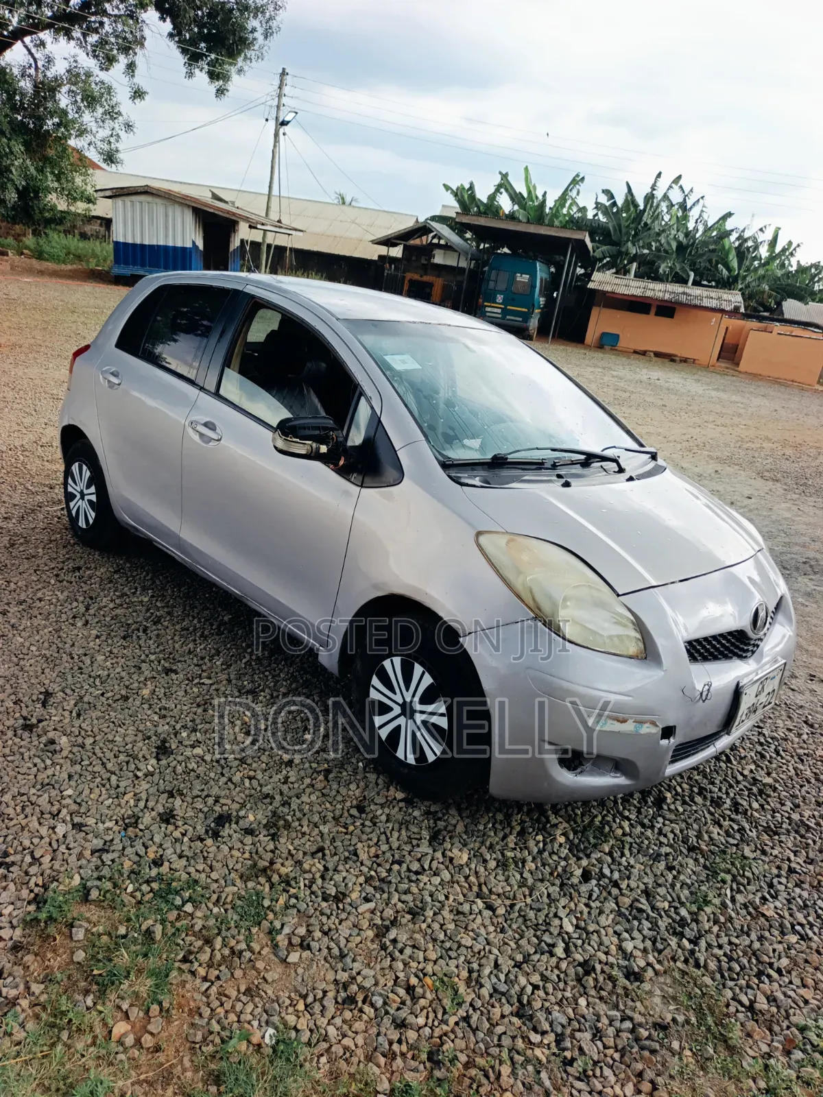 Toyota Vitz 2010 Silver