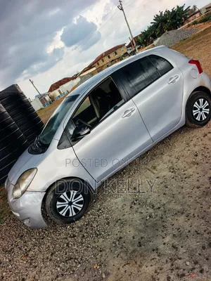 Toyota Vitz 2010 Silver