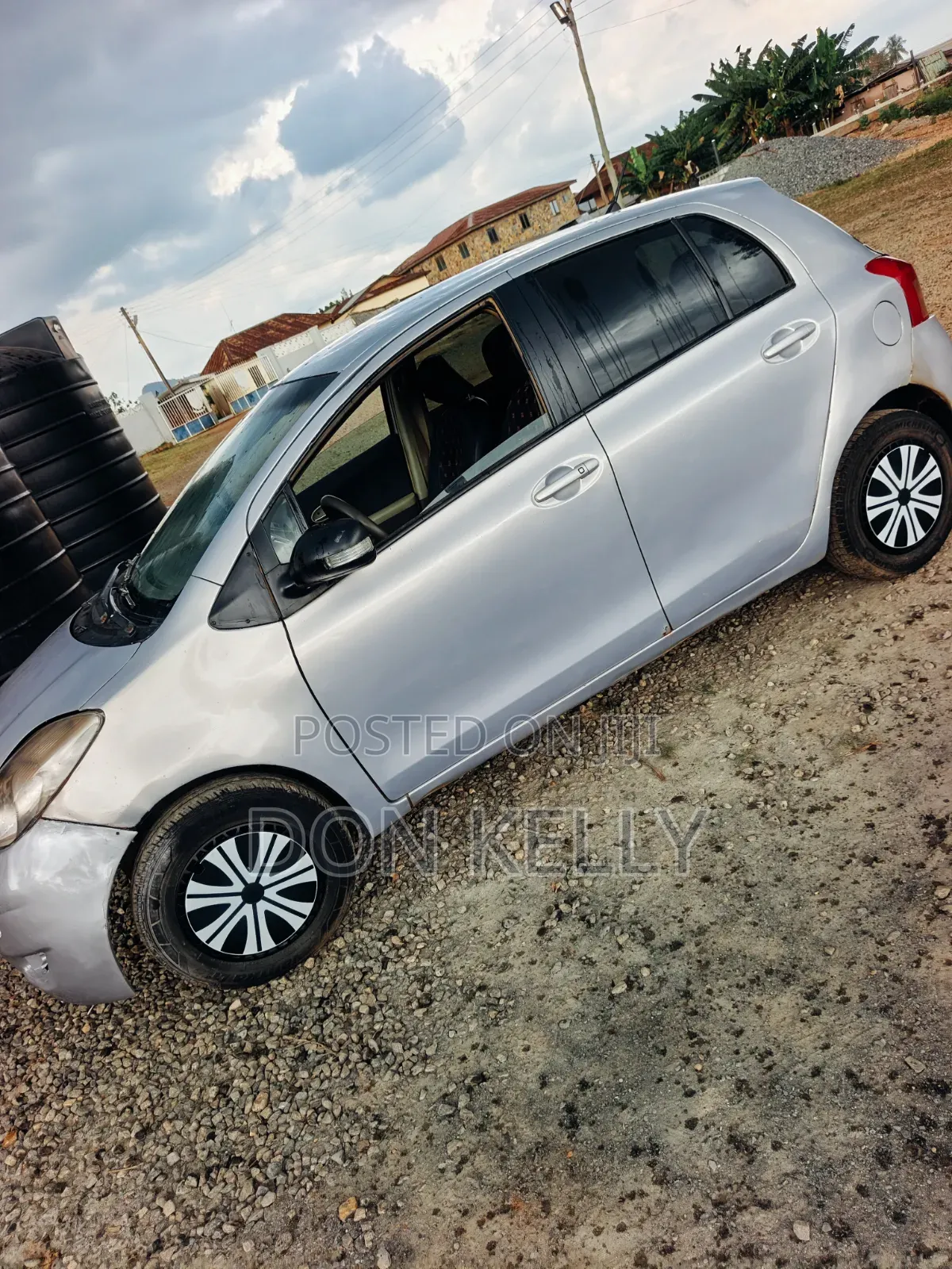 Toyota Vitz 2010 Silver