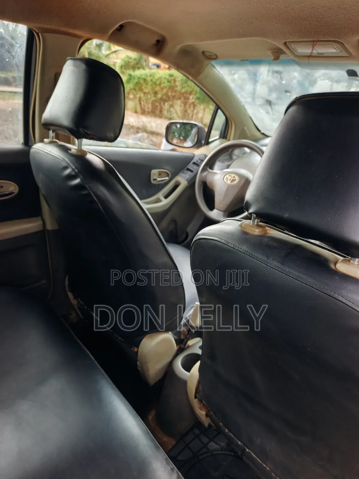 Toyota Vitz 2010 Silver