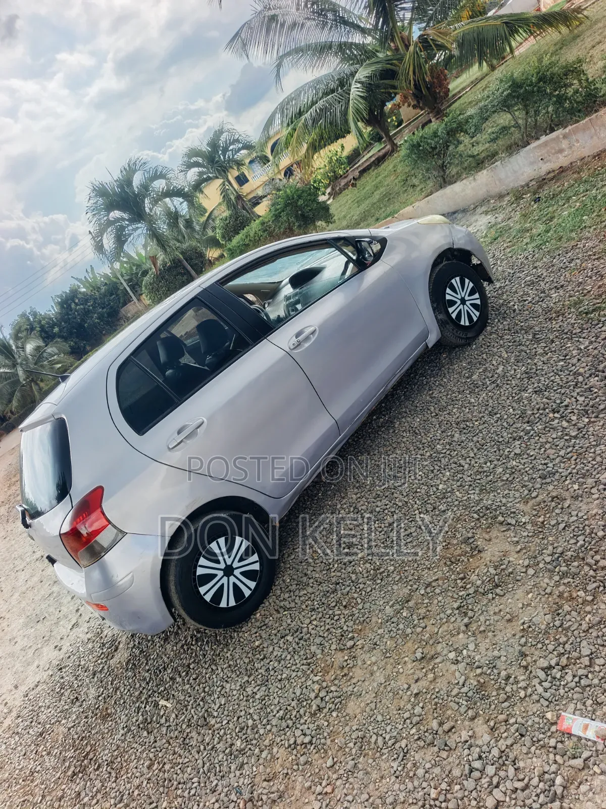 Toyota Vitz 2010 Silver