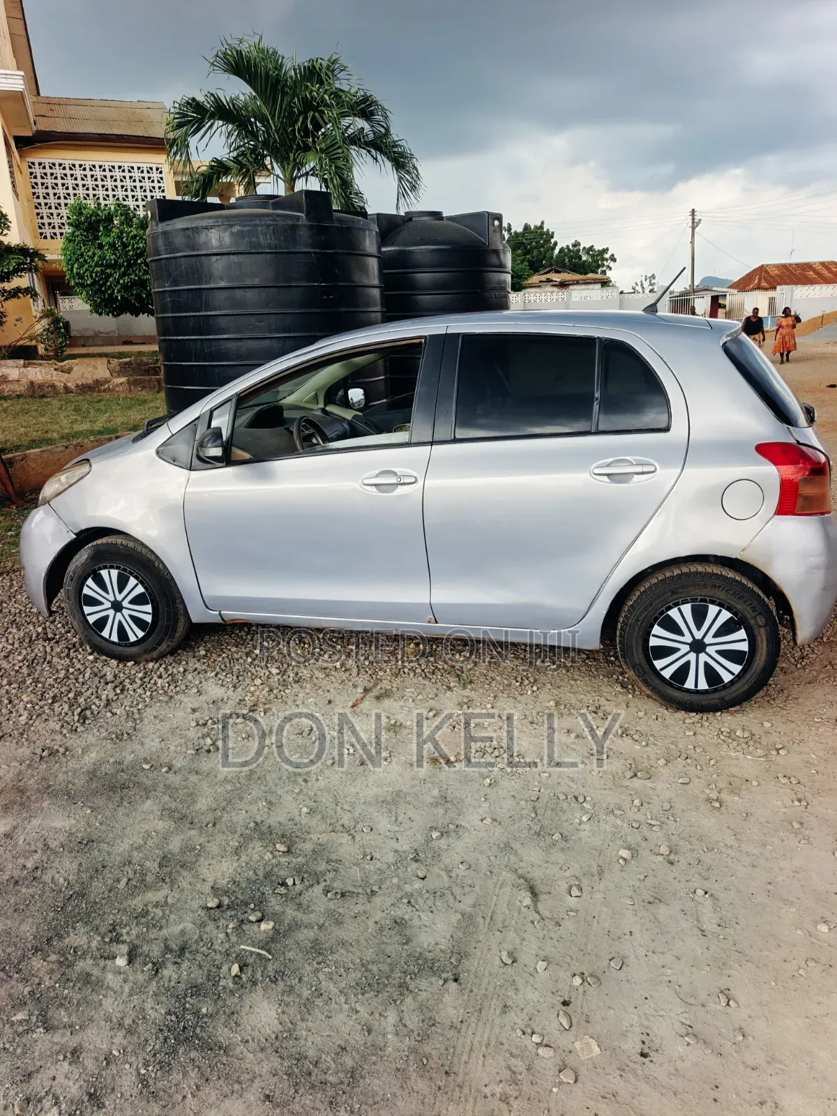 Toyota Vitz 2010 Silver