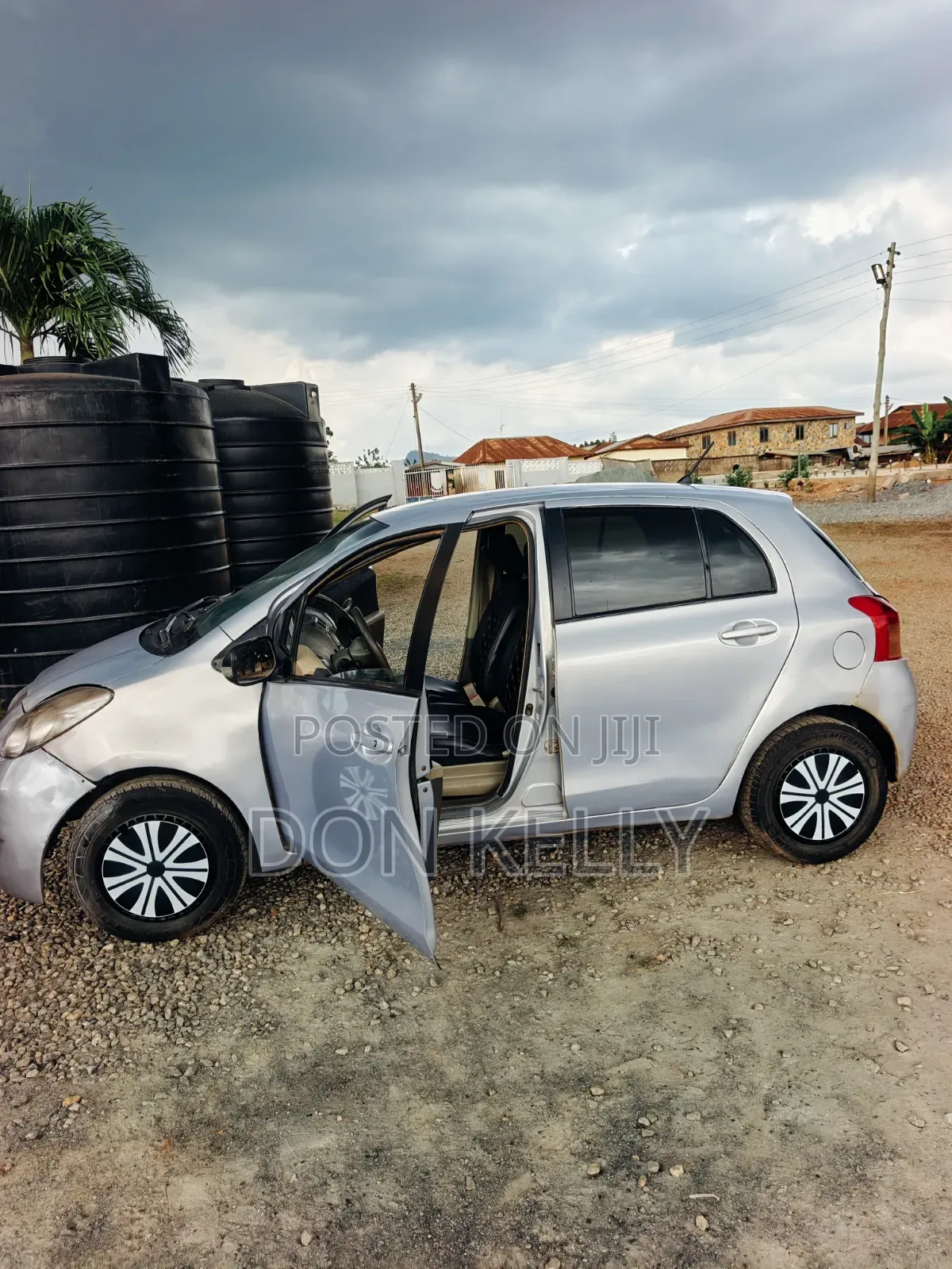 Toyota Vitz 2010 Silver