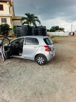 Toyota Vitz 2010 Silver