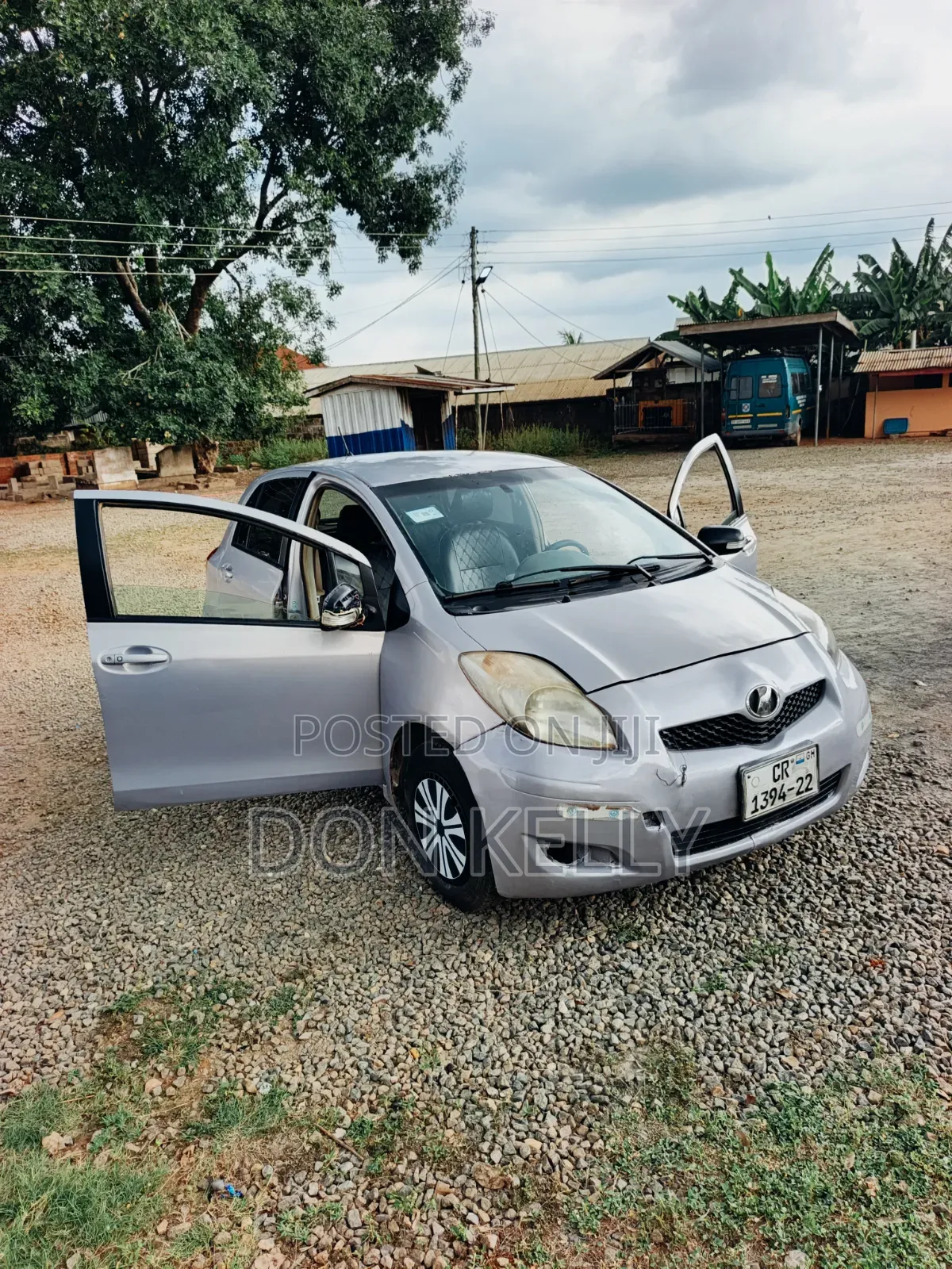 Toyota Vitz 2010 Silver