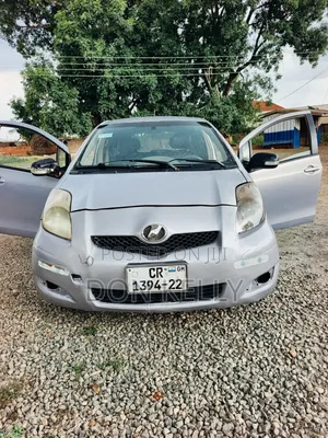 Toyota Vitz 2010 Silver