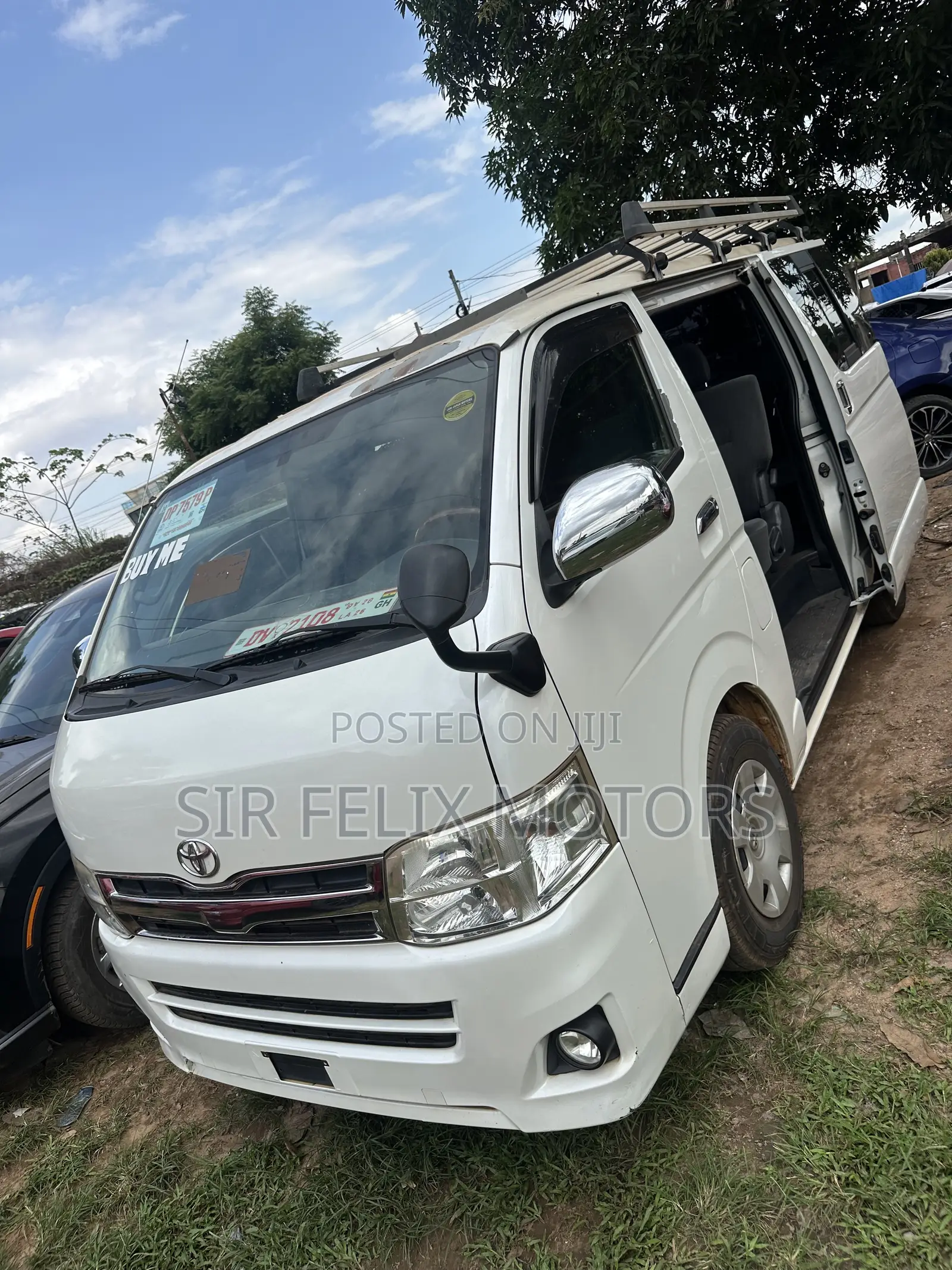 Toyota HiAce 2016 White