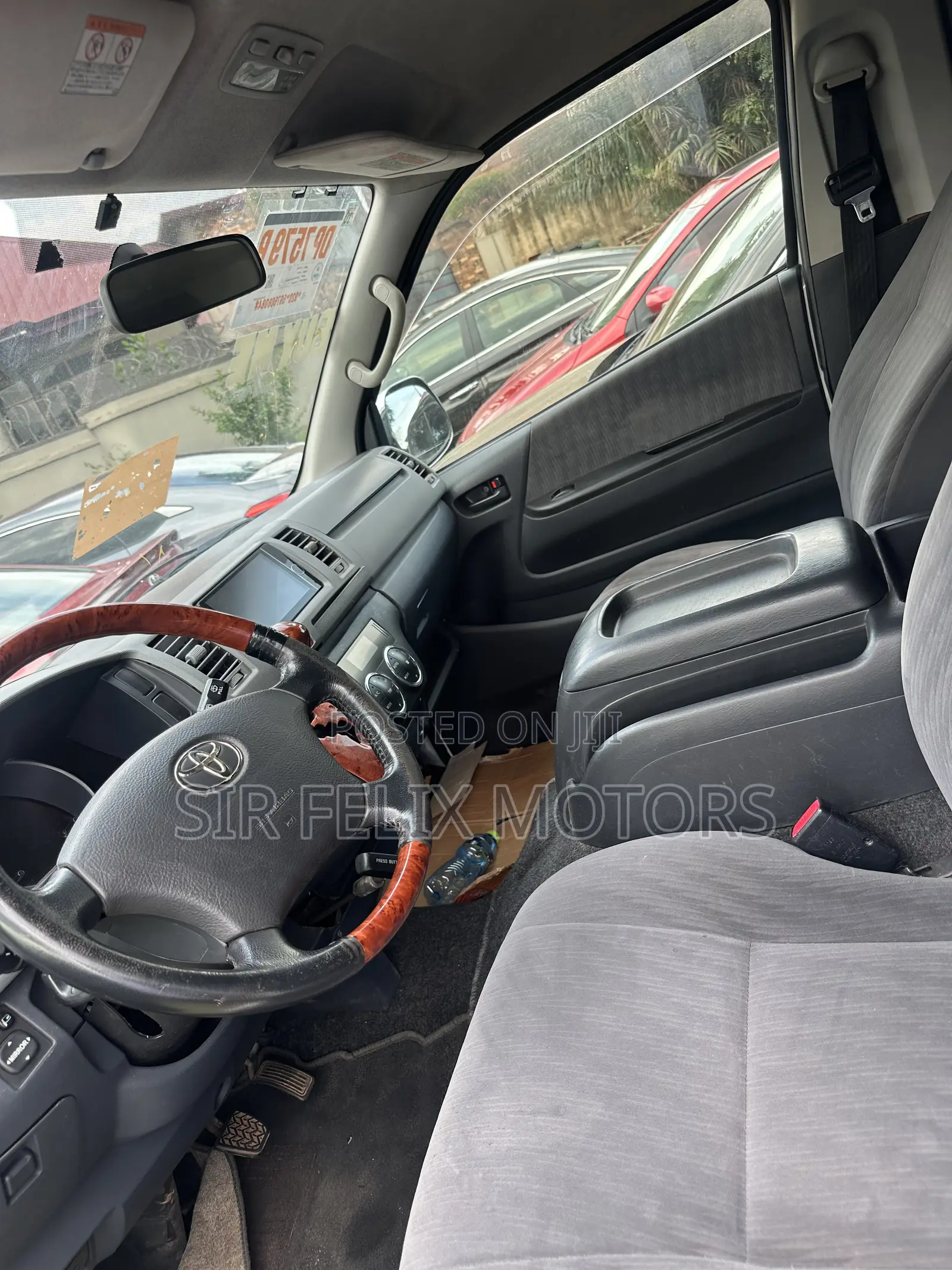 Toyota HiAce 2016 White