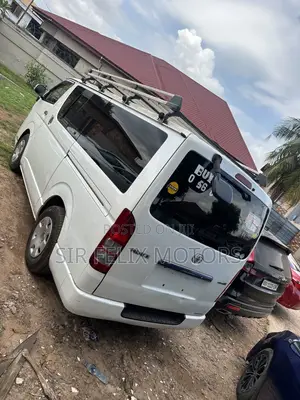 Toyota HiAce 2016 White