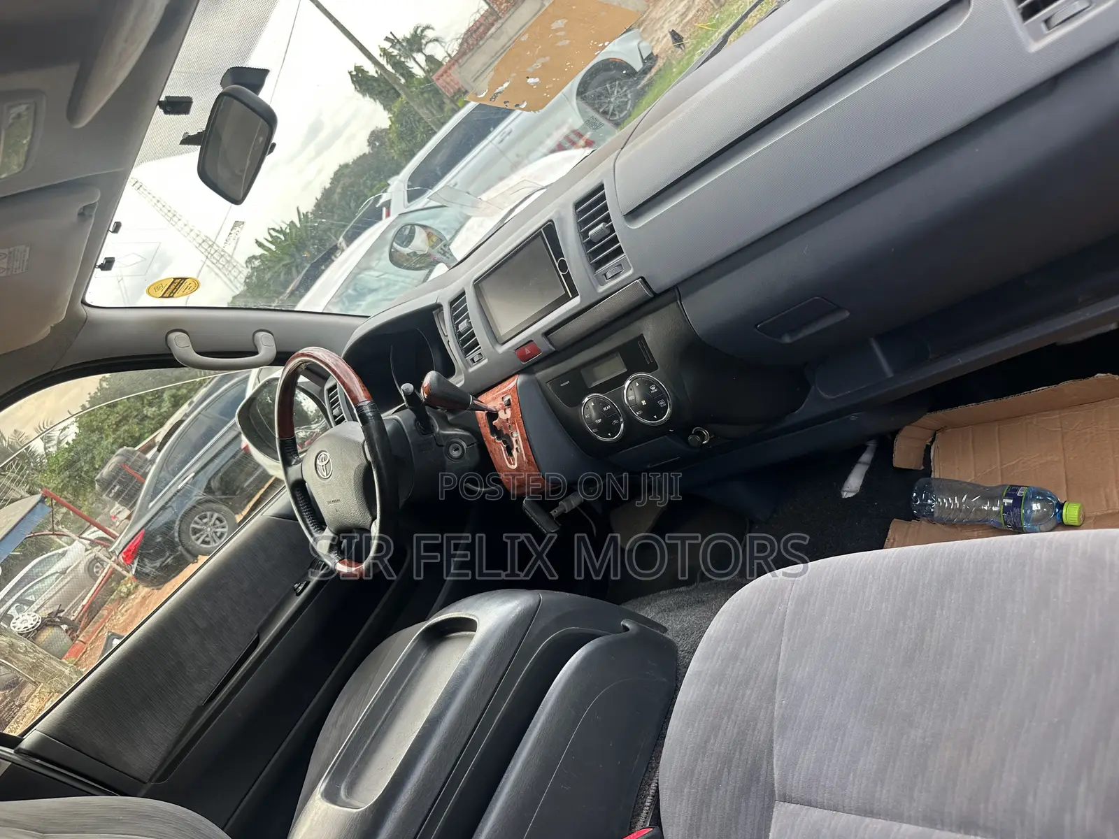 Toyota HiAce 2016 White