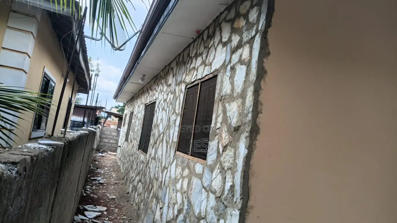 1bdrm Apartment in Danfa for rent
