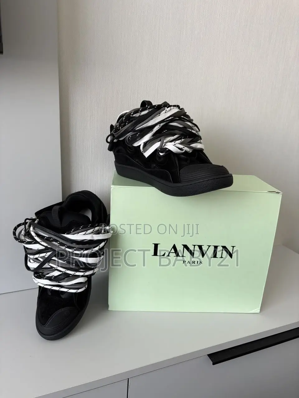 Lanvin Curb