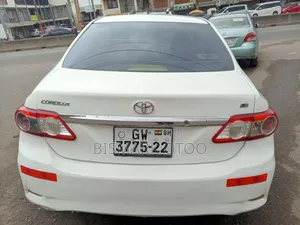 Toyota RAV4 LE AWD (2.5L 4cyl 6A) 2013 White