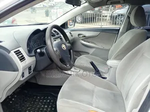 Toyota RAV4 LE AWD (2.5L 4cyl 6A) 2013 White
