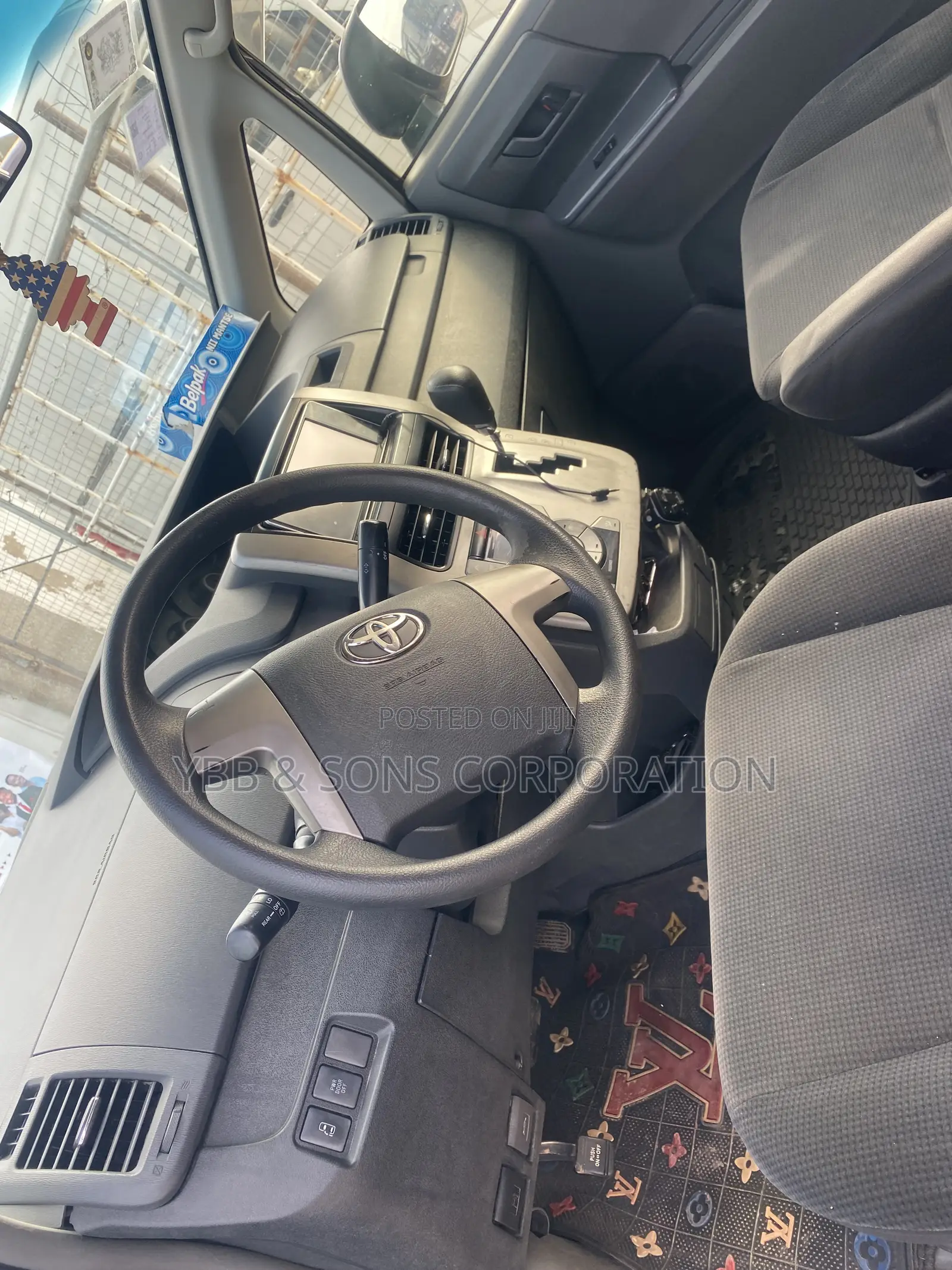 Toyota Voxy V 2WD 8-Seater 2014 Gray