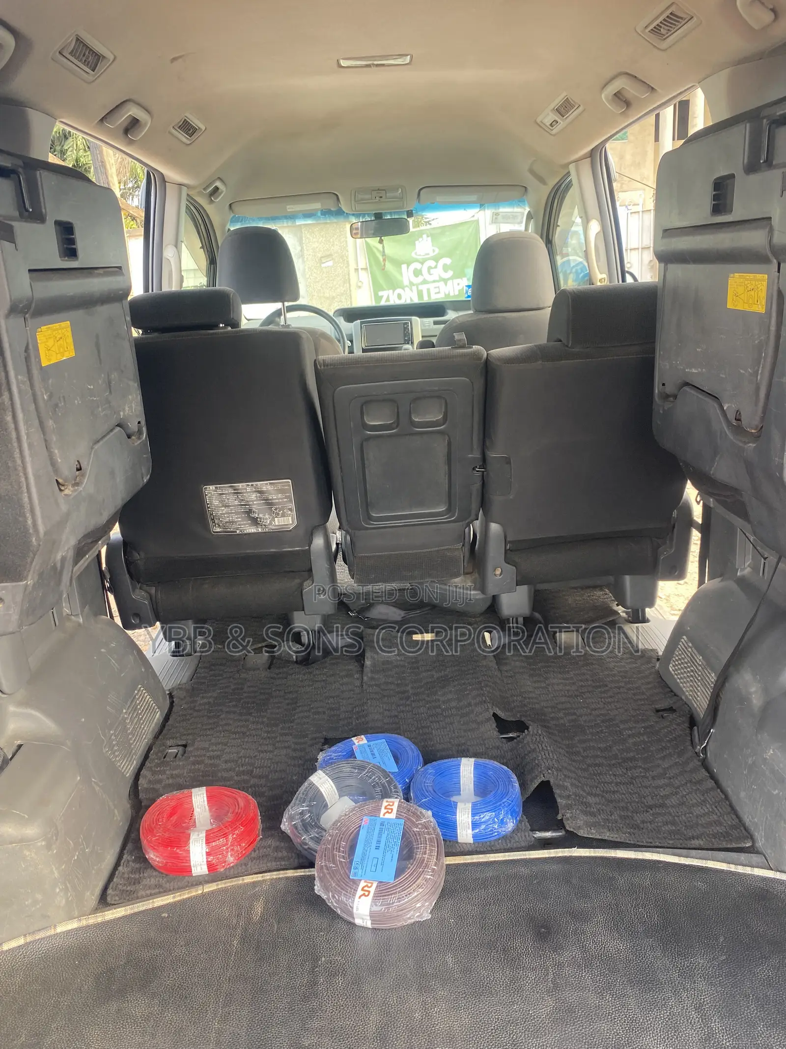 Toyota Voxy V 2WD 8-Seater 2014 Gray