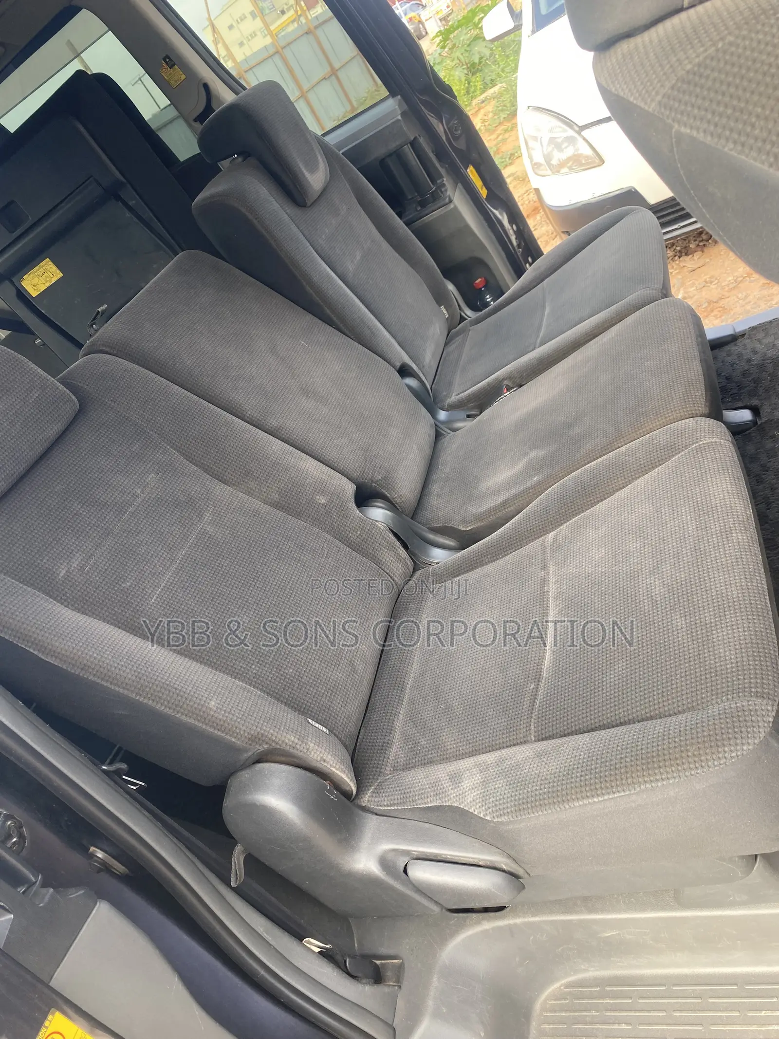 Toyota Voxy V 2WD 8-Seater 2014 Gray