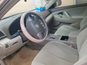 Toyota Camry Base 4dr Sedan (2.5L 4cyl 6M) 2010 Beige