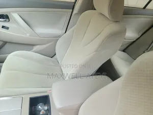 Toyota Camry Base 4dr Sedan (2.5L 4cyl 6M) 2010 Beige