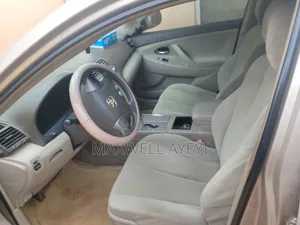 Toyota Camry Base 4dr Sedan (2.5L 4cyl 6M) 2010 Beige