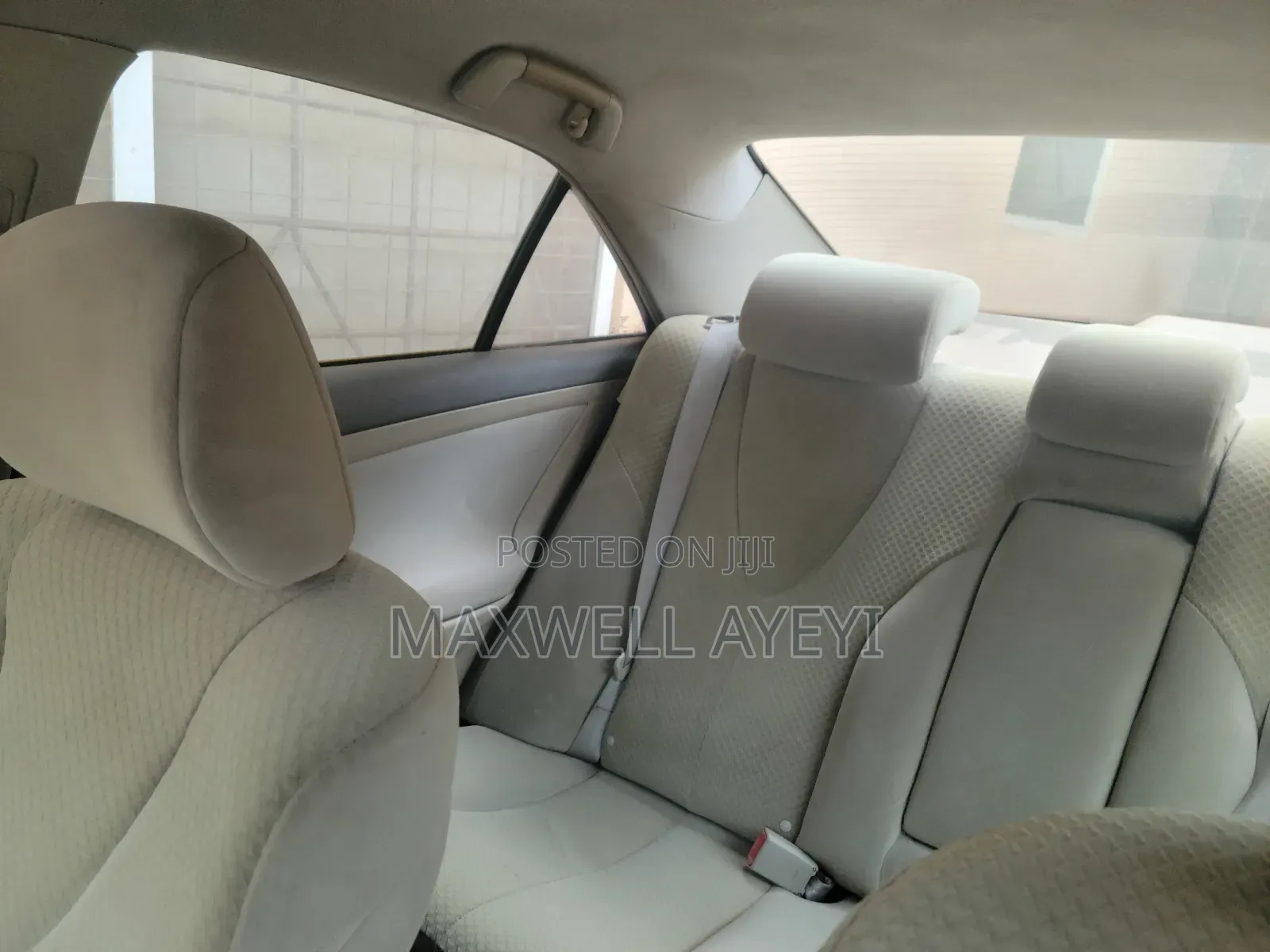 Toyota Camry Base 4dr Sedan (2.5L 4cyl 6M) 2010 Beige