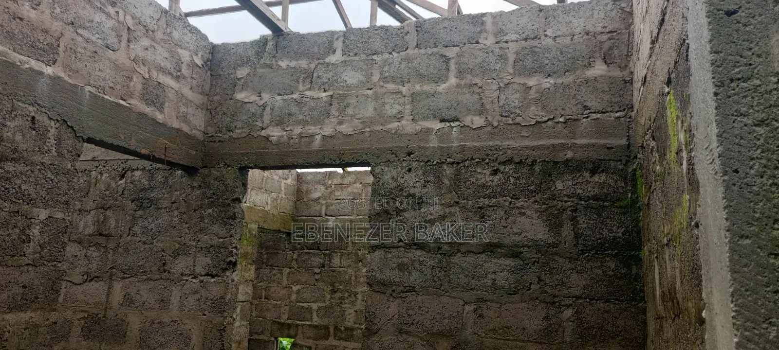 2bdrm Room & Parlour in Akyim Road, Tarkwa Nsuaem for sale