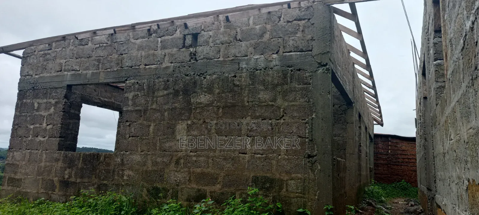 2bdrm Room & Parlour in Akyim Road, Tarkwa Nsuaem for sale