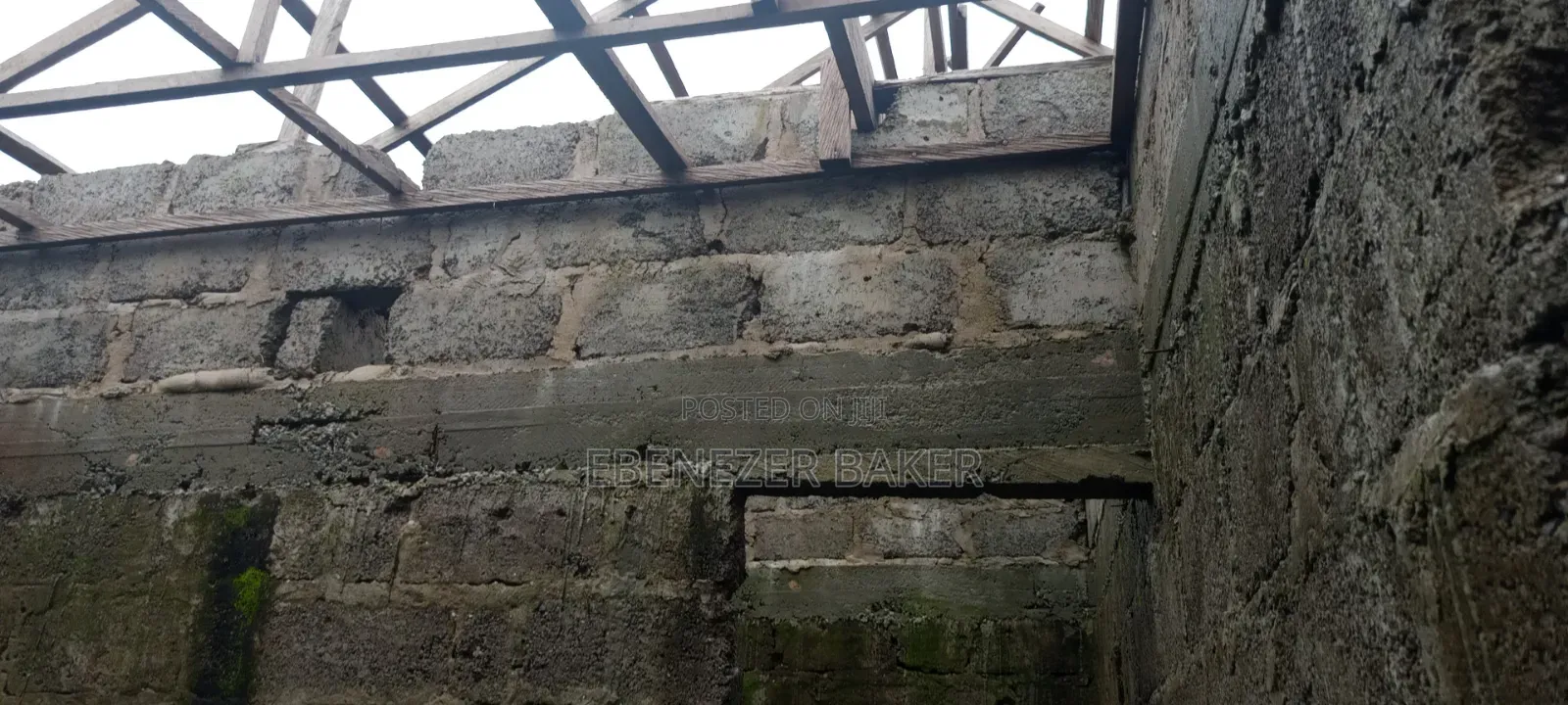 2bdrm Room & Parlour in Akyim Road, Tarkwa Nsuaem for sale
