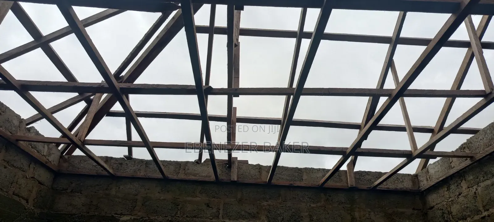 2bdrm Room & Parlour in Akyim Road, Tarkwa Nsuaem for sale