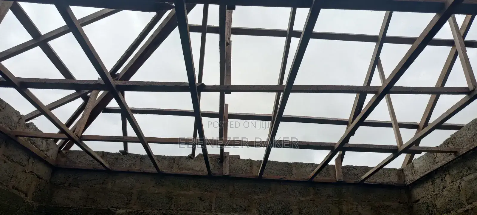 2bdrm Room & Parlour in Akyim Road, Tarkwa Nsuaem for sale