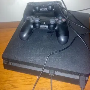 Ps4 With 2 Controllers and 6 Games