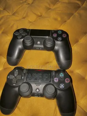 Ps4 With 2 Controllers and 6 Games