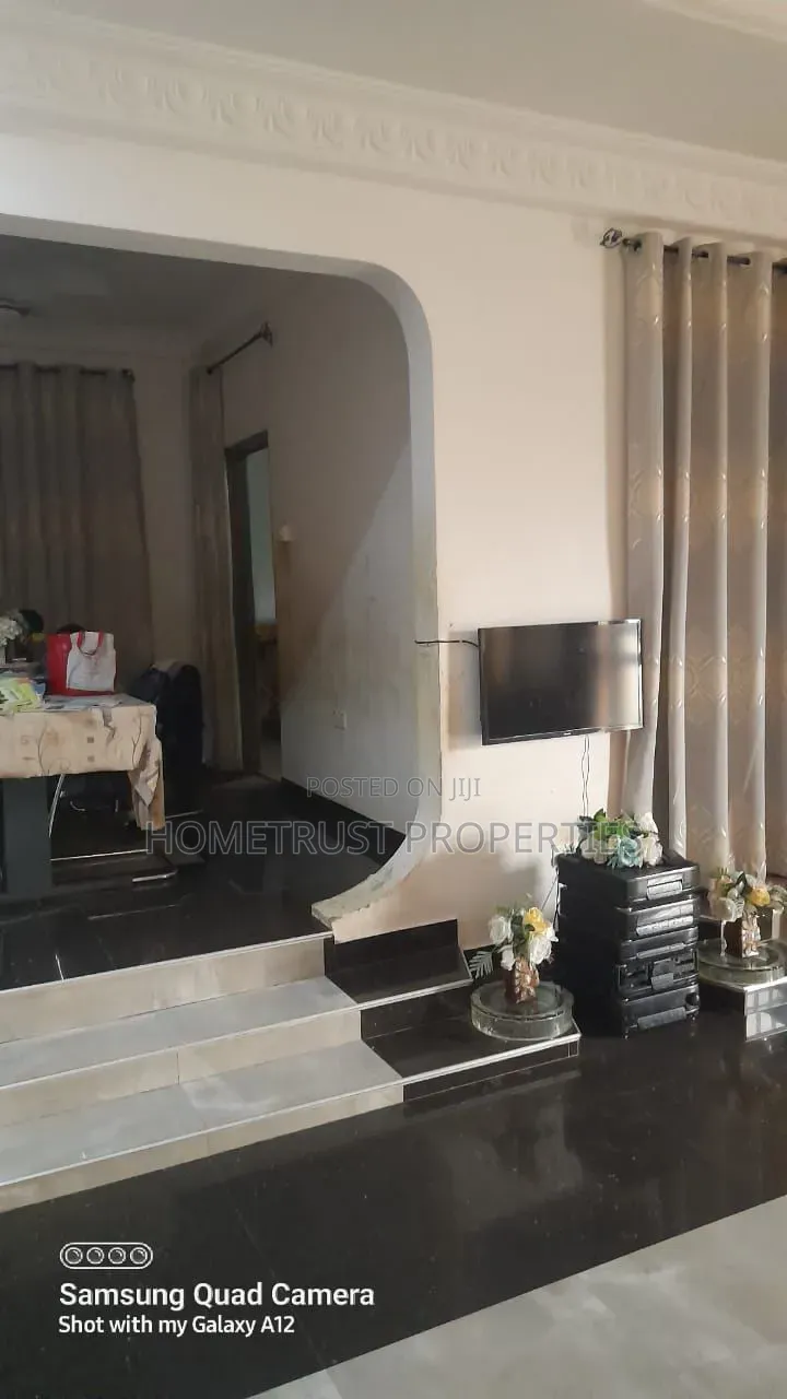 7bdrm Duplex in Maccharthy Hills for sale