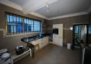 7bdrm Duplex in Maccharthy Hills for sale