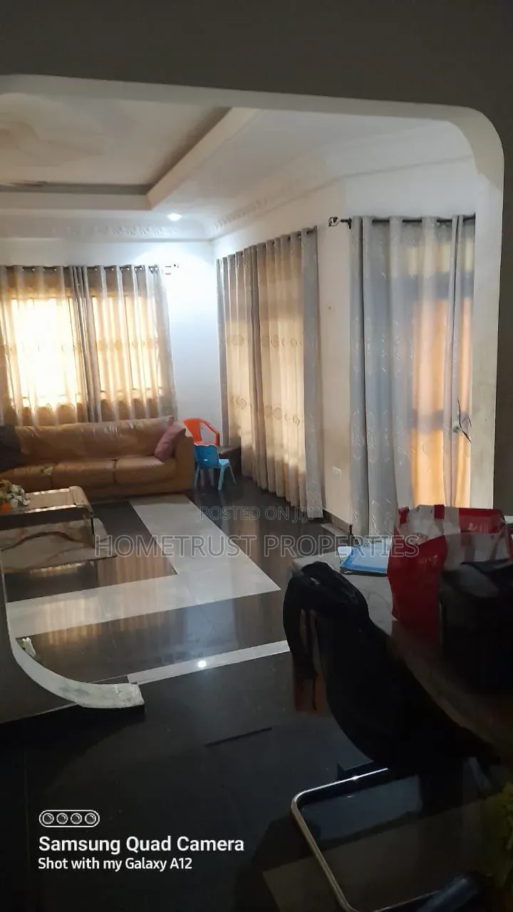 7bdrm Duplex in Maccharthy Hills for sale