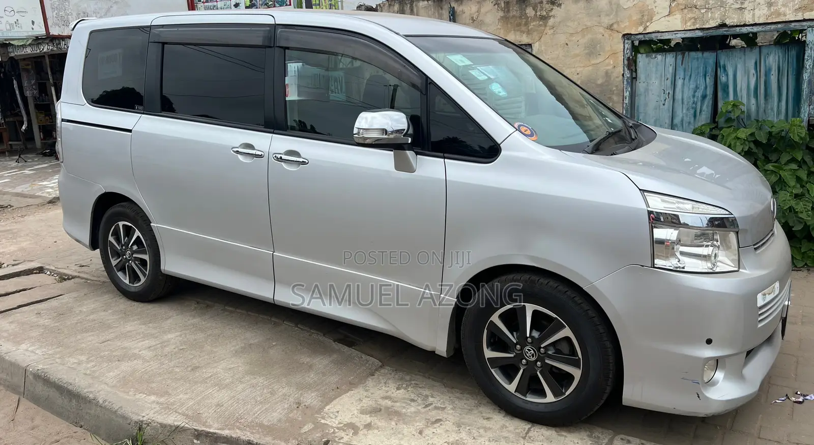 Toyota Voxy X L Edition 2WD 8-Seater 2013 Silver