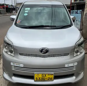 Toyota Voxy X L Edition 2WD 8-Seater 2013 Silver