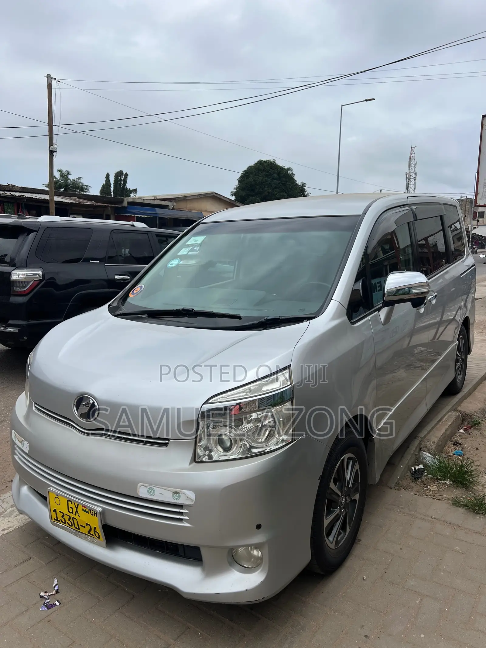 Toyota Voxy X L Edition 2WD 8-Seater 2013 Silver