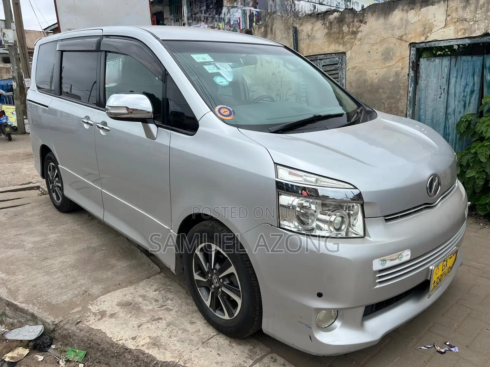 Toyota Voxy X L Edition 2WD 8-Seater 2013 Silver