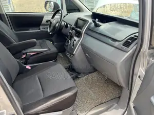 Toyota Voxy X L Edition 2WD 8-Seater 2013 Silver