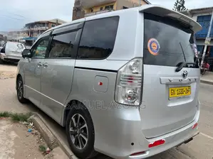 Toyota Voxy X L Edition 2WD 8-Seater 2013 Silver