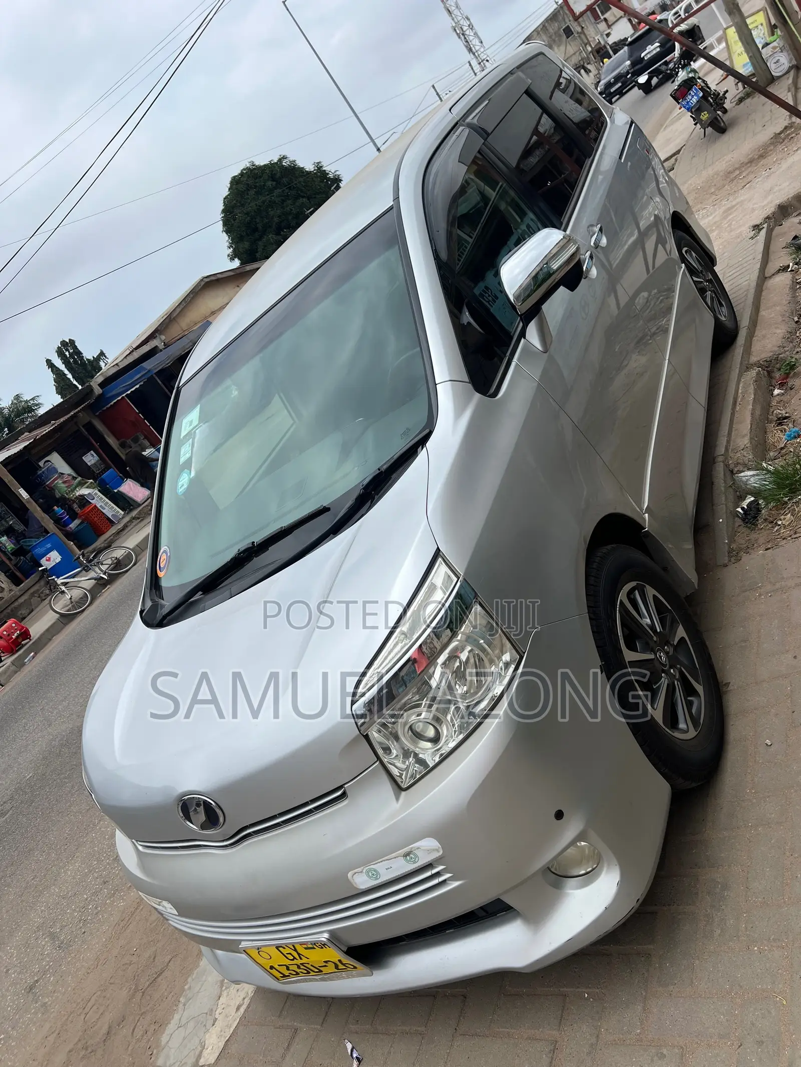 Toyota Voxy X L Edition 2WD 8-Seater 2013 Silver