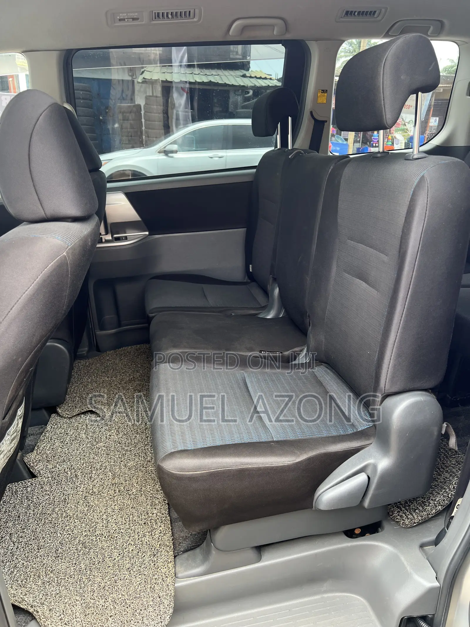Toyota Voxy X L Edition 2WD 8-Seater 2013 Silver