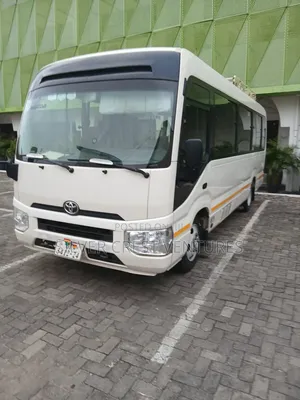 Toyota HiAce 2023 White