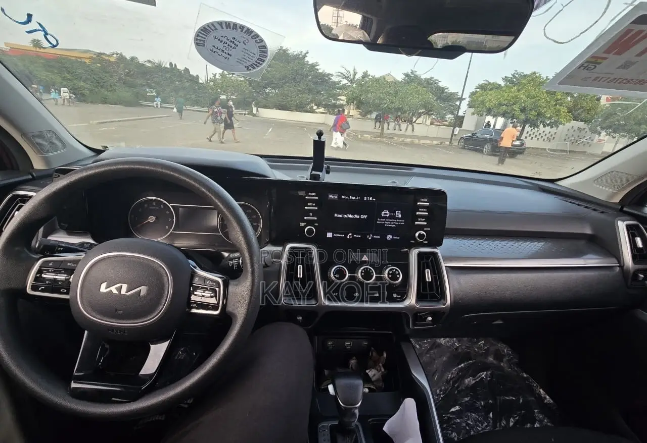Kia Sorento LX 2023 Brown