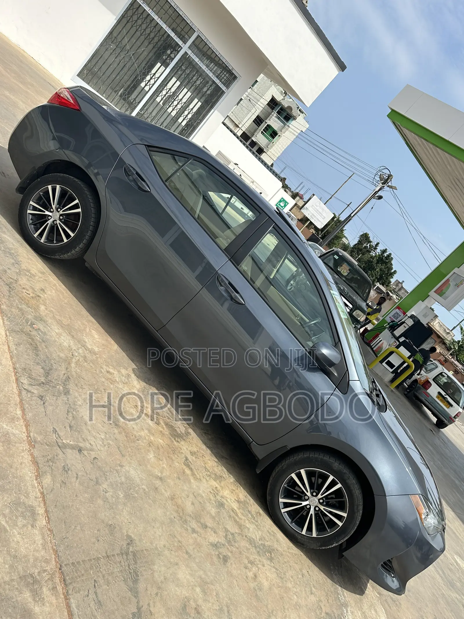 Toyota Corolla LE ECO 4dr Sedan (1.8L 4cyl CVT) 2017 Gray