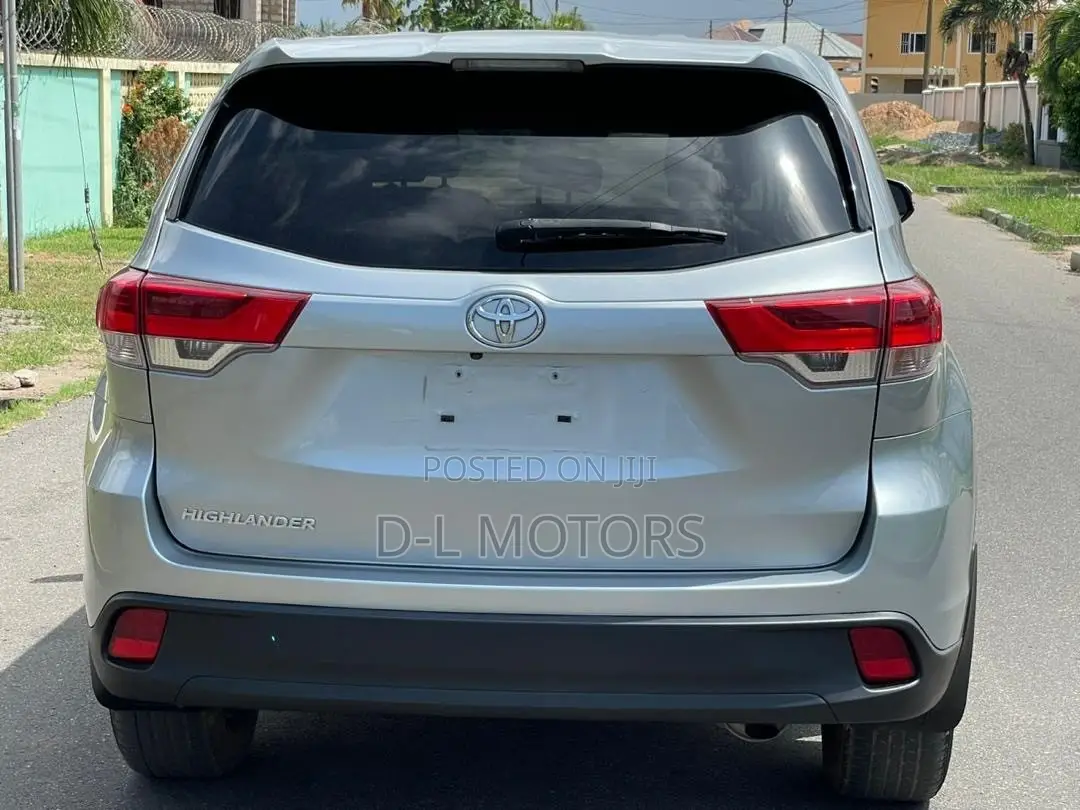 Toyota Highlander LE 2019 Silver