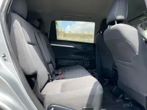 Toyota Highlander LE 2019 Silver